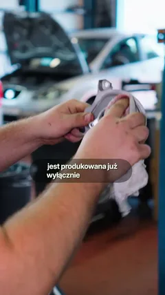 Volkswagen Passat B8: przygotowanie powierzchni i elementów do dalszego montażu.