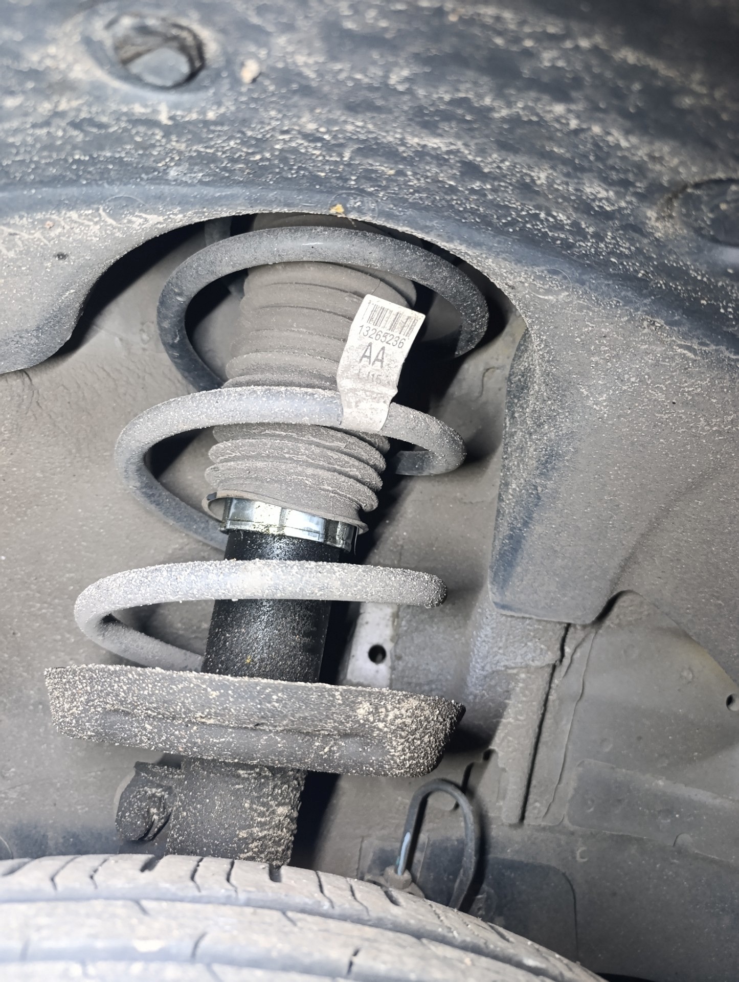 Stan amortyzatorów na przedniej osi - CHEVROLET CRUZE liftback
