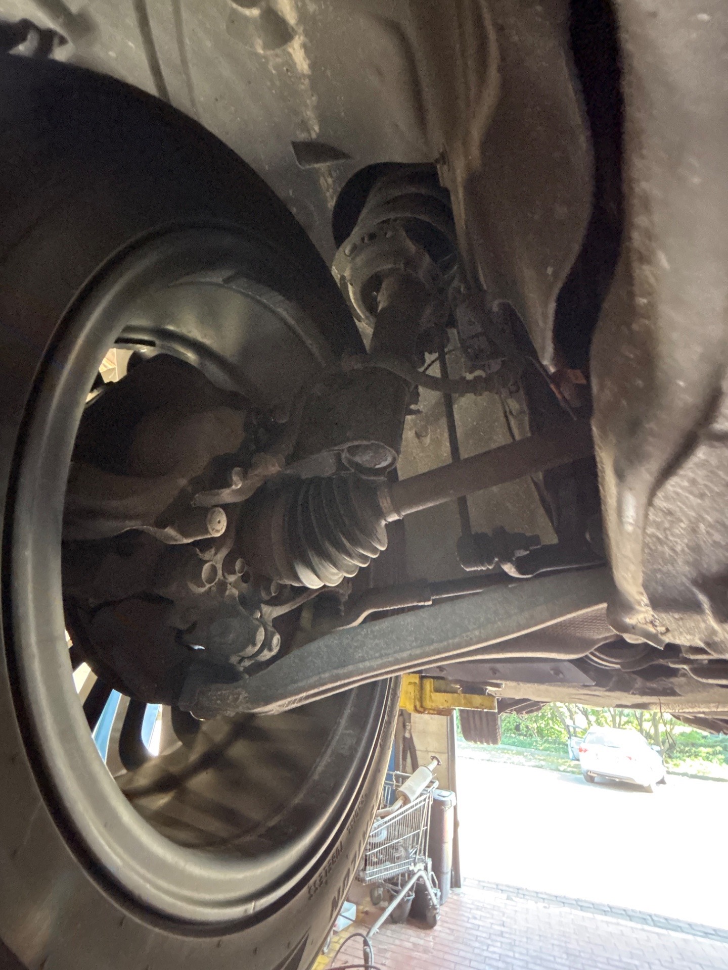 Przednie zawieszenie - FORD MONDEO V liftback