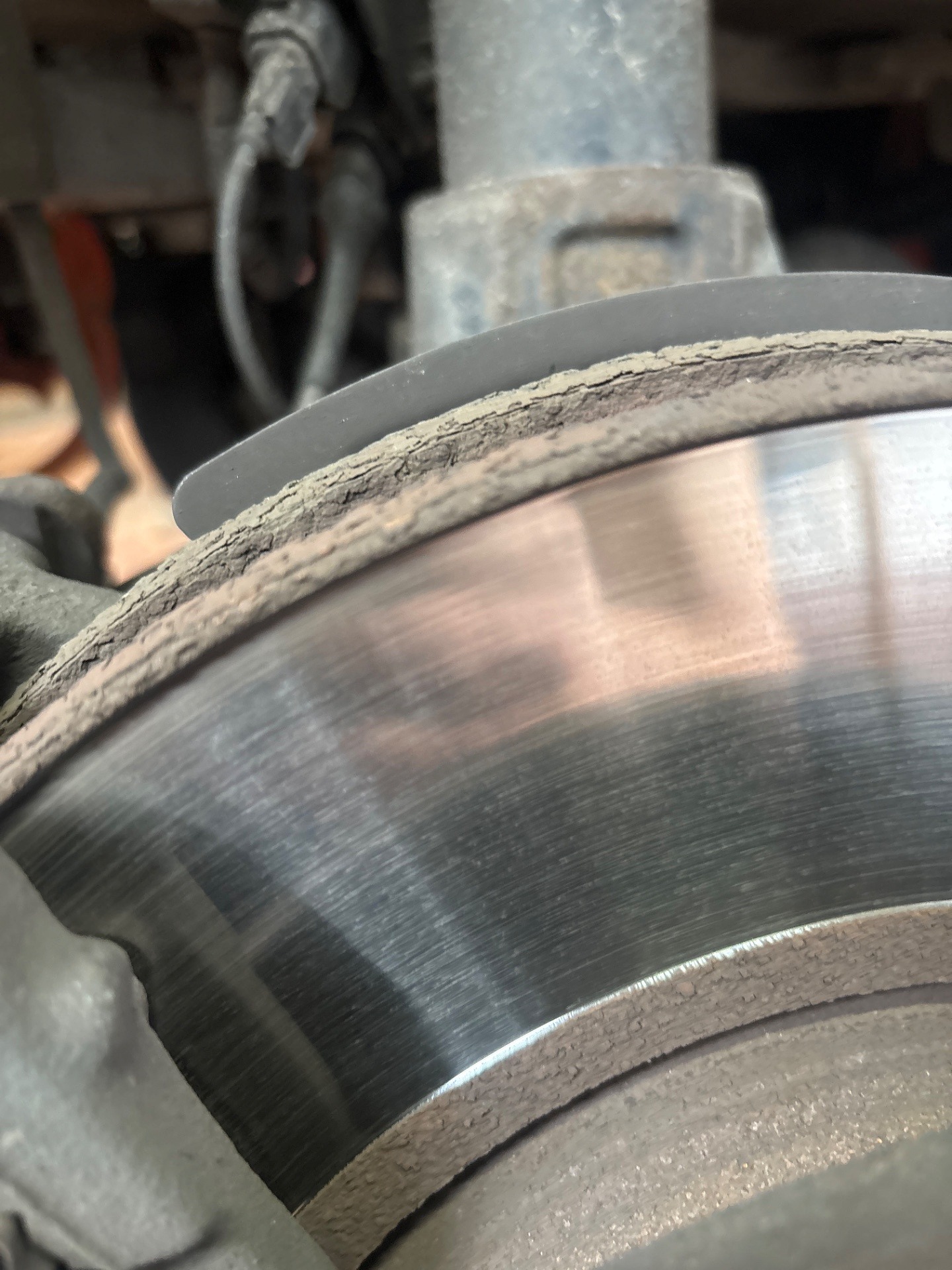 Stan tarcz hamulcowych przedniej osi - FORD TRANSIT V363 Furgon