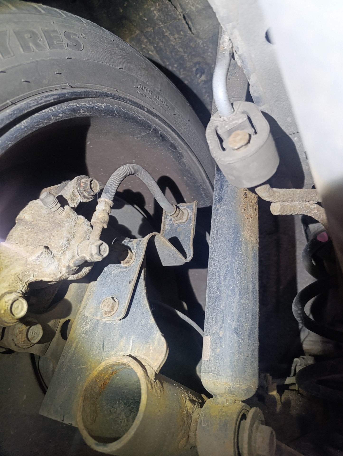 Stan przewodów hamulcowych tylnej osi - NISSAN PULSAR liftback