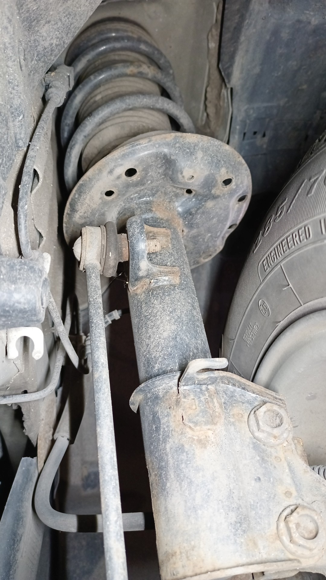 Stan amortyzatorów przedniej osi - OPEL CORSA D