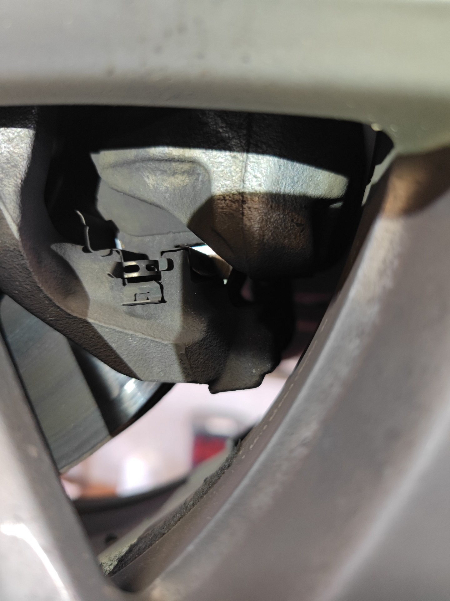 Stan klocków hamulcowych przedniej osi - PEUGEOT 308 SW III