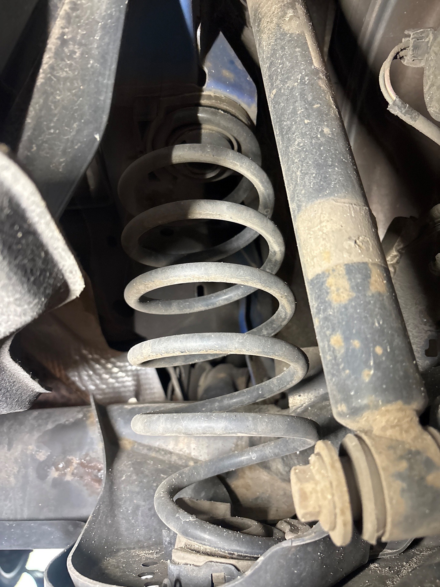 Stan sprężyn tylnej osi - FORD FOCUS IV