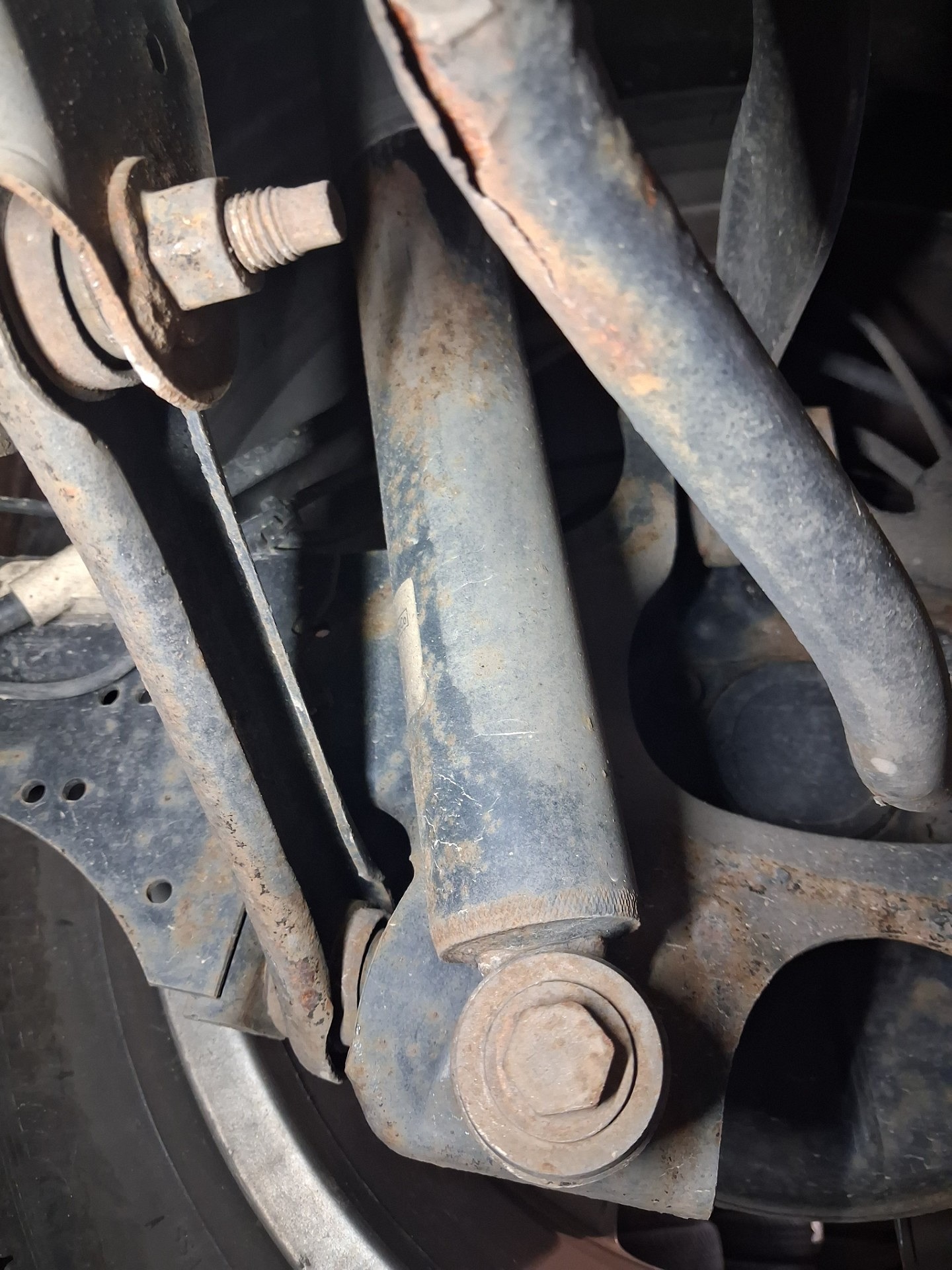 Stan amortyzatorów z tyłu - FORD MONDEO IV Turnier