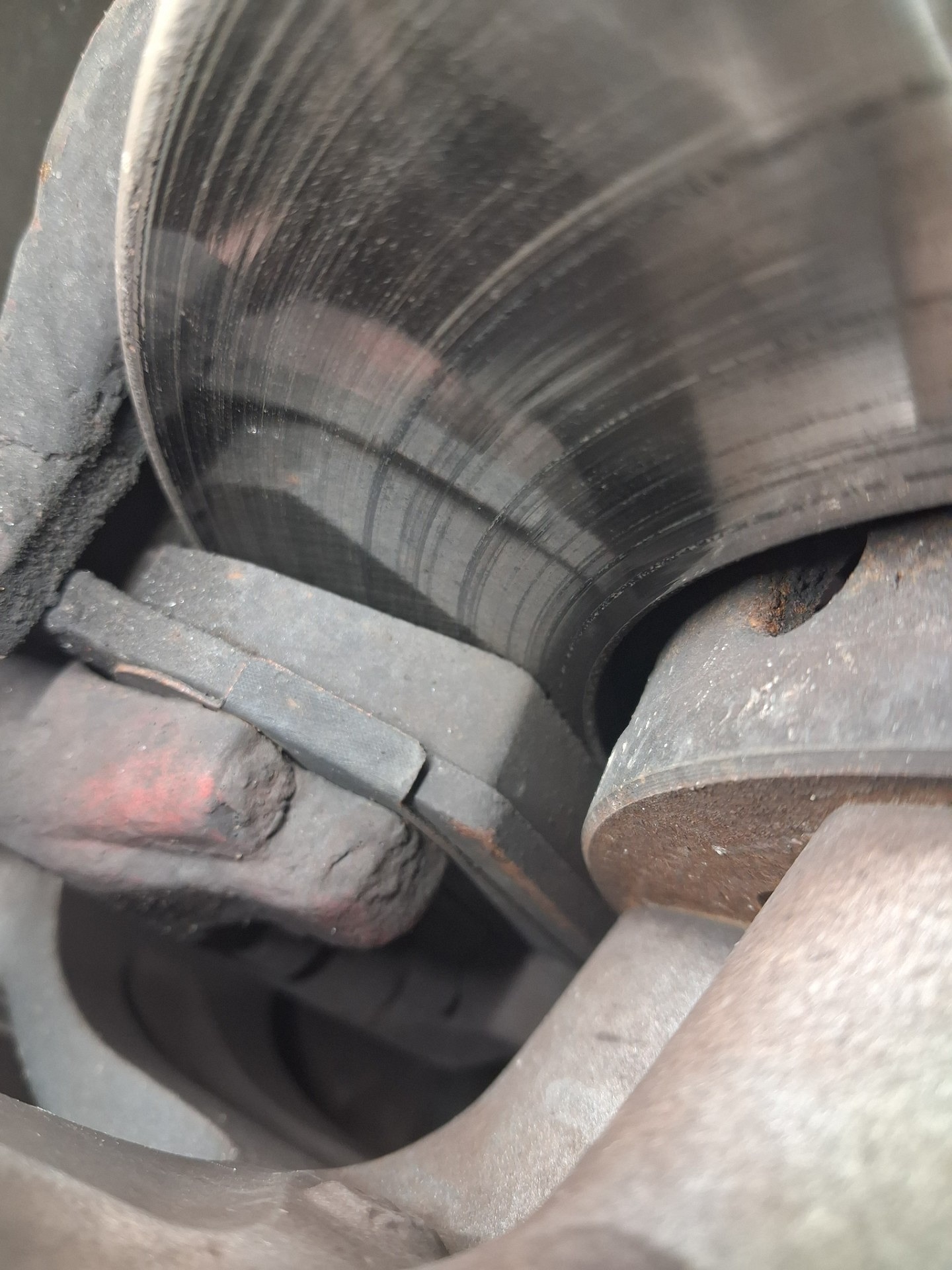 Stan klocków hamulcowych przedniej osi - VW POLO