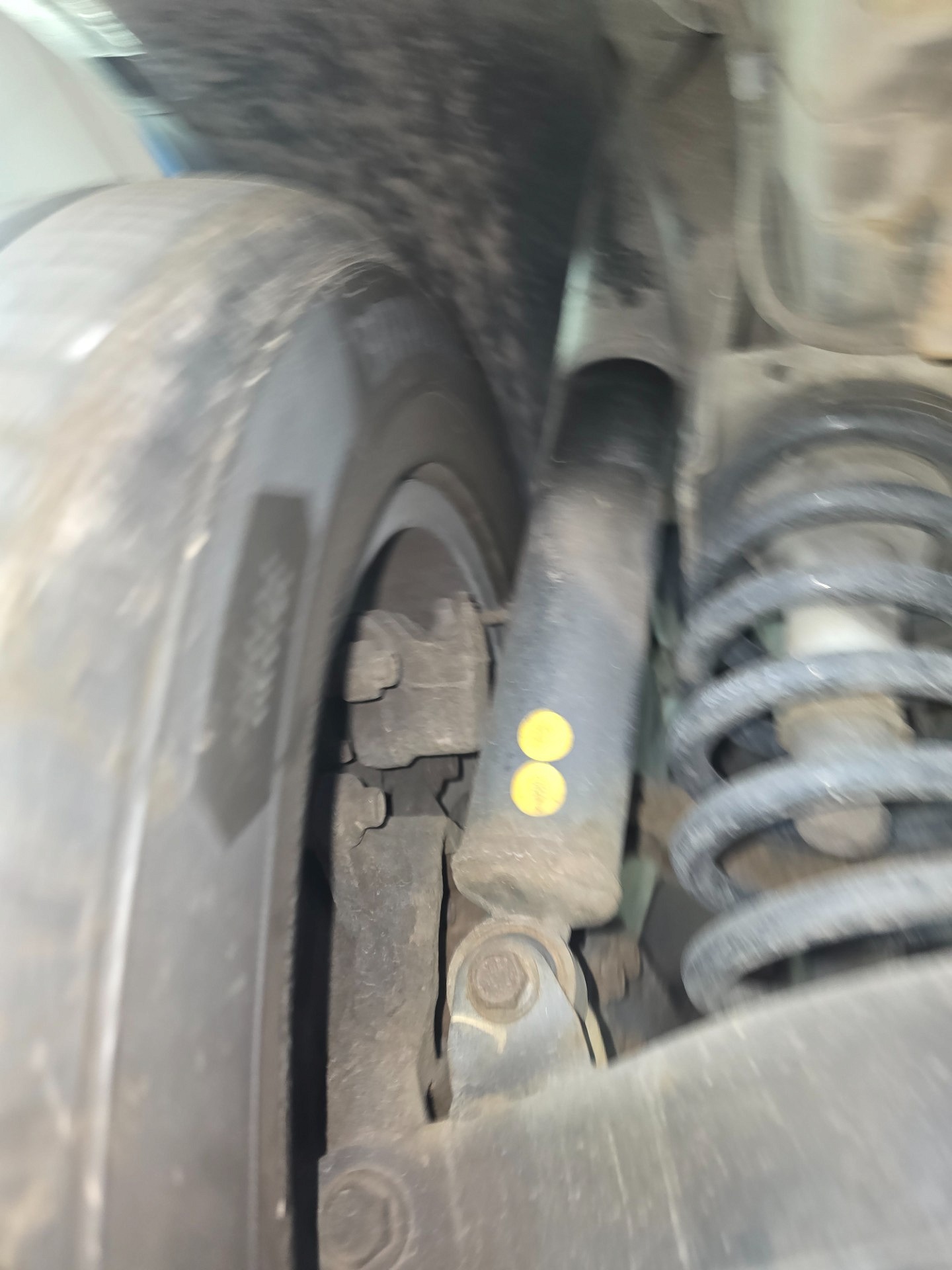Stan amortyzatorów tylnej osi - CHEVROLET CAPTIVA