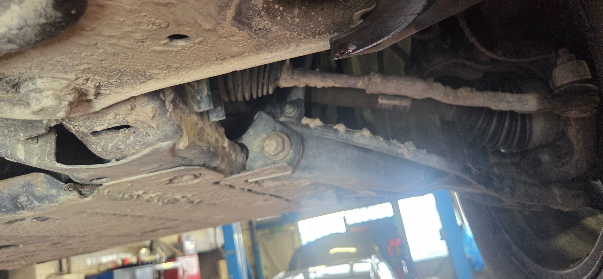 Zawieszenie na przedniej osi - DACIA DUSTER